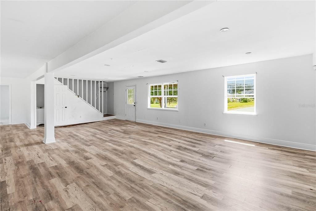 For Sale: $450,000 (3 beds, 1 baths, 2700 Square Feet)