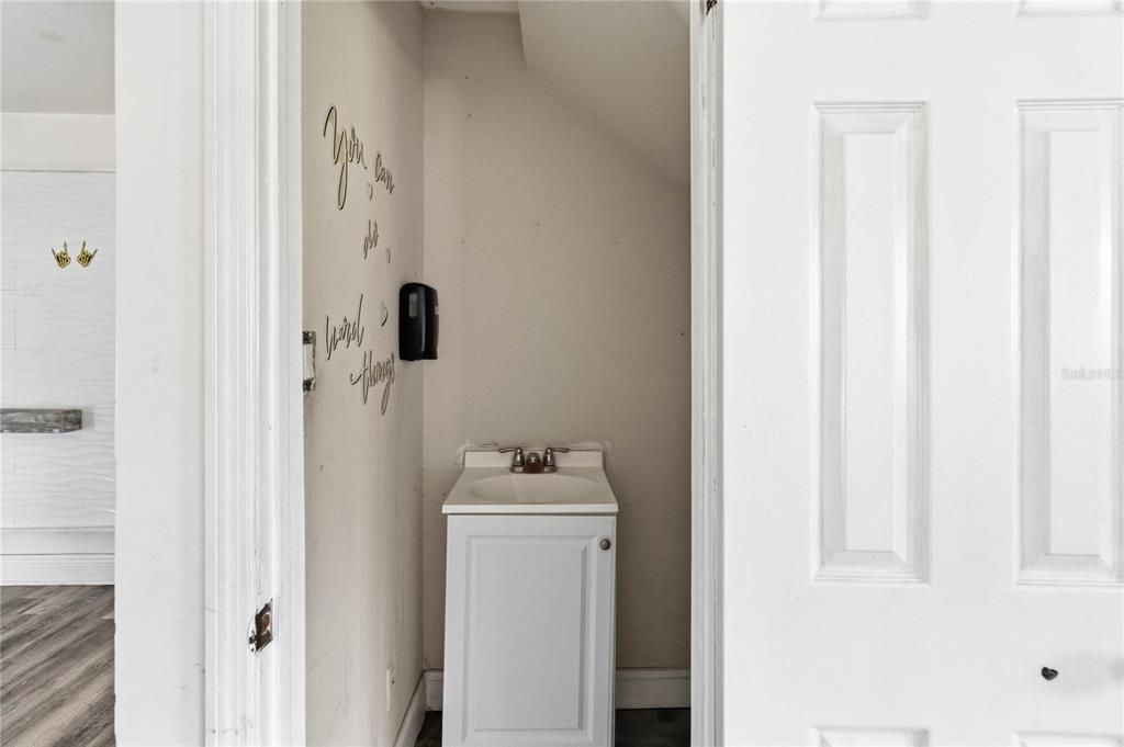 For Sale: $450,000 (3 beds, 1 baths, 2700 Square Feet)