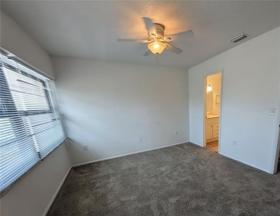 For Sale: $199,900 (2 beds, 1 baths, 1015 Square Feet)