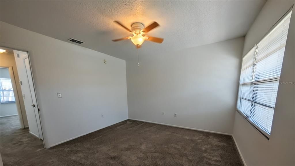 For Sale: $199,900 (2 beds, 1 baths, 1015 Square Feet)