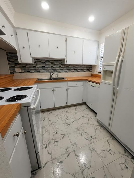 For Sale: $199,900 (2 beds, 1 baths, 1015 Square Feet)