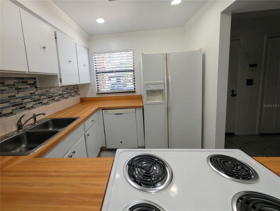 For Sale: $199,900 (2 beds, 1 baths, 1015 Square Feet)