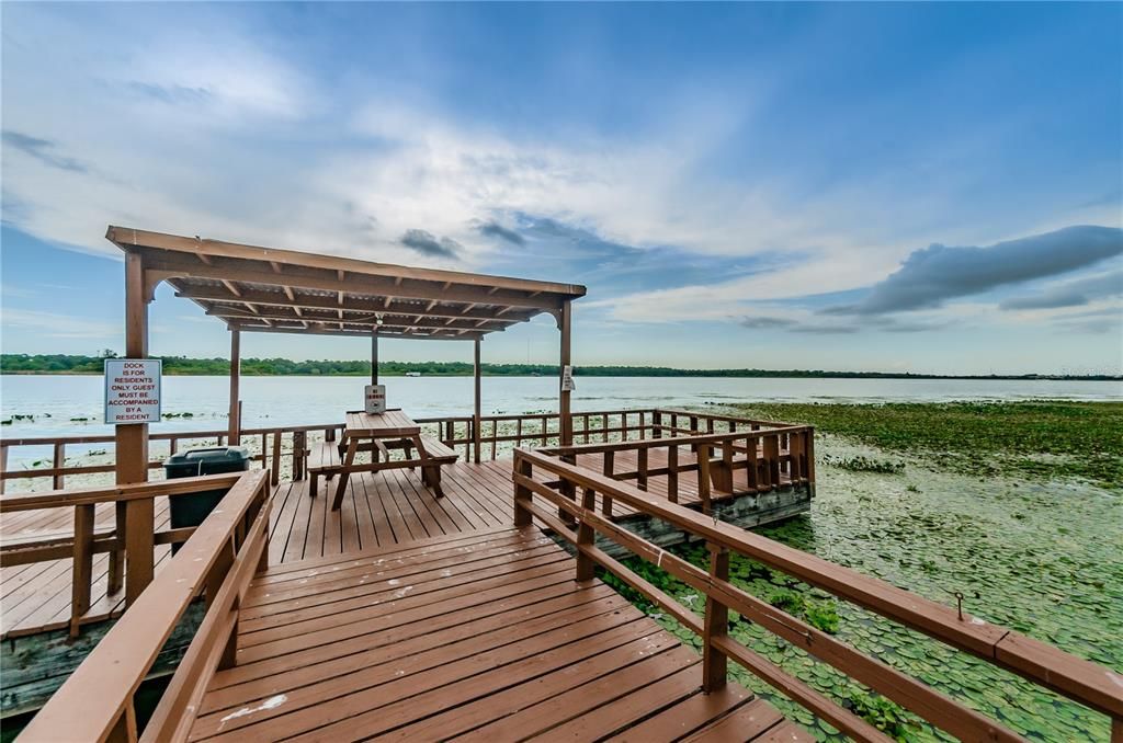 For Sale: $199,900 (2 beds, 1 baths, 1015 Square Feet)