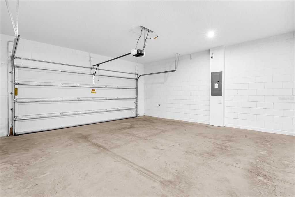 For Rent: $2,300 (3 beds, 2 baths, 1654 Square Feet)