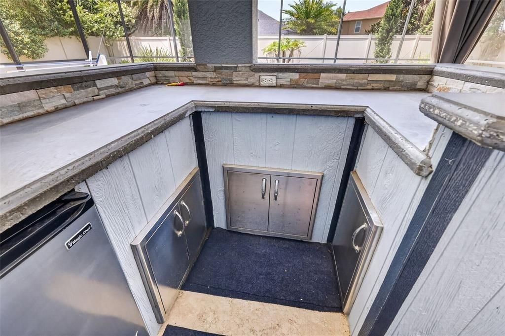 For Sale: $599,900 (5 beds, 3 baths, 3320 Square Feet)