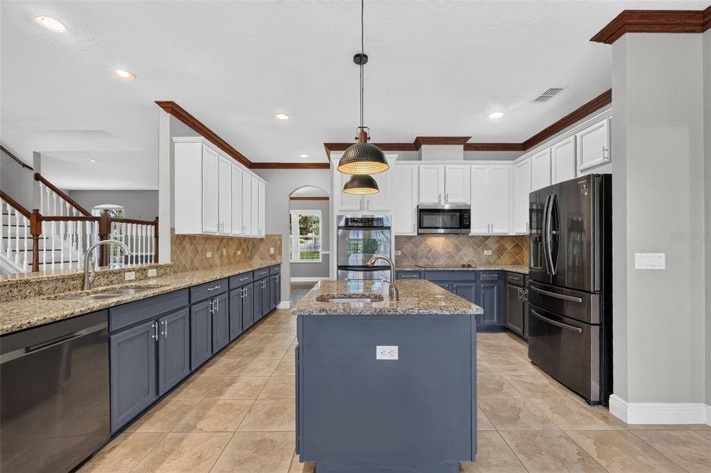 For Sale: $599,900 (5 beds, 3 baths, 3320 Square Feet)
