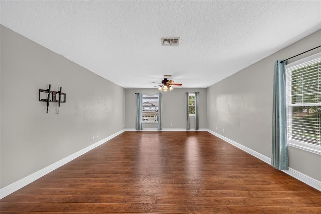 For Sale: $599,900 (5 beds, 3 baths, 3320 Square Feet)