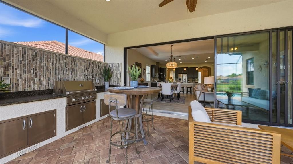 Activo con contrato: $875,000 (3 camas, 2 baños, 2228 Pies cuadrados)