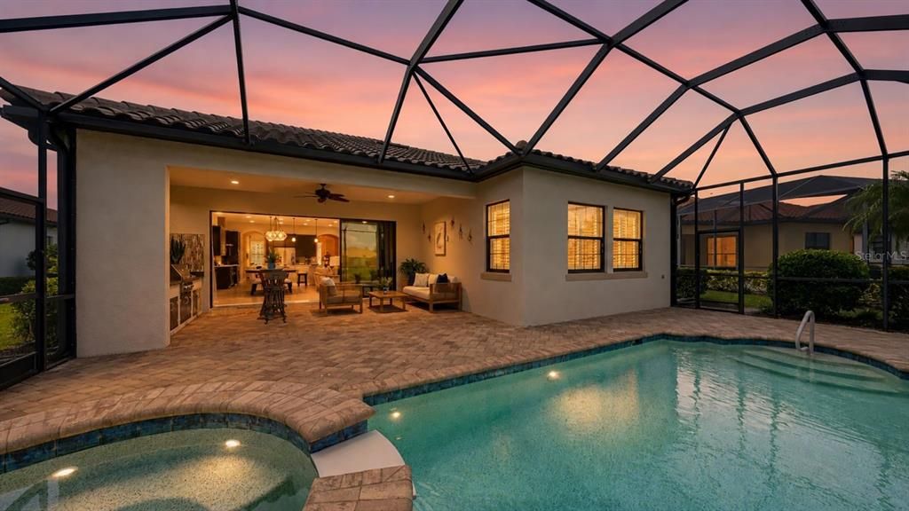 Activo con contrato: $875,000 (3 camas, 2 baños, 2228 Pies cuadrados)