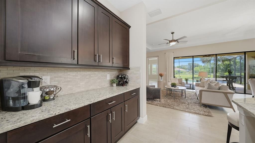 Activo con contrato: $875,000 (3 camas, 2 baños, 2228 Pies cuadrados)