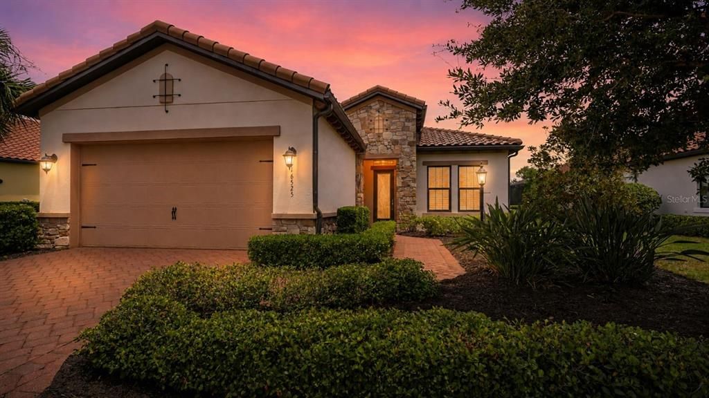 Activo con contrato: $875,000 (3 camas, 2 baños, 2228 Pies cuadrados)