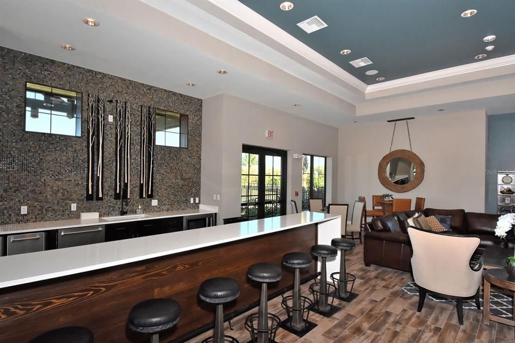 Activo con contrato: $875,000 (3 camas, 2 baños, 2228 Pies cuadrados)