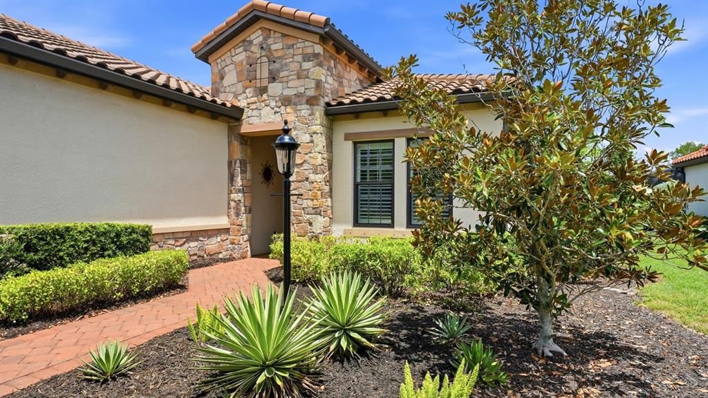 Activo con contrato: $875,000 (3 camas, 2 baños, 2228 Pies cuadrados)