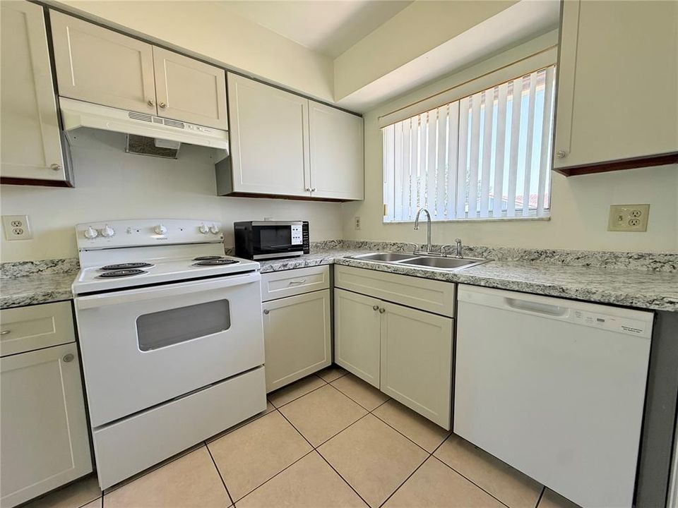 В аренду: $2,000 (2 спален, 2 ванн, 1254 Квадратных фут)