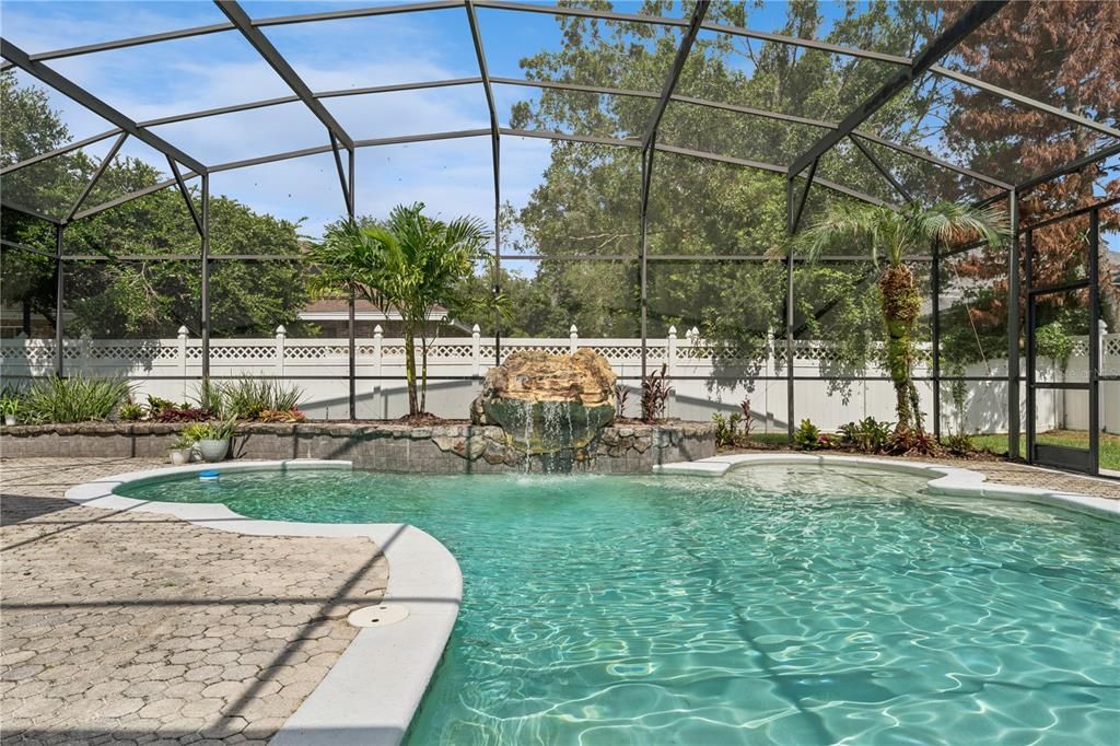 En Venta: $725,000 (4 camas, 3 baños, 2531 Pies cuadrados)