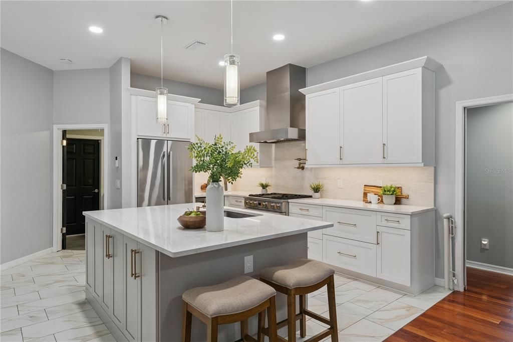 En Venta: $725,000 (4 camas, 3 baños, 2531 Pies cuadrados)