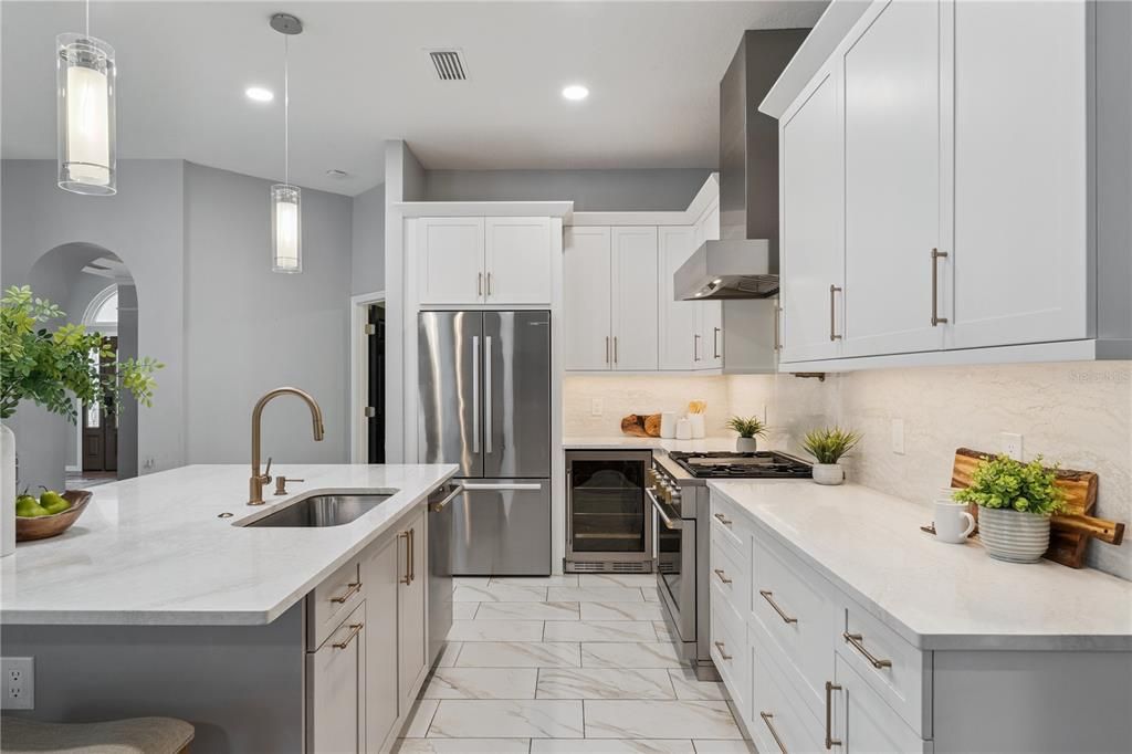 En Venta: $725,000 (4 camas, 3 baños, 2531 Pies cuadrados)