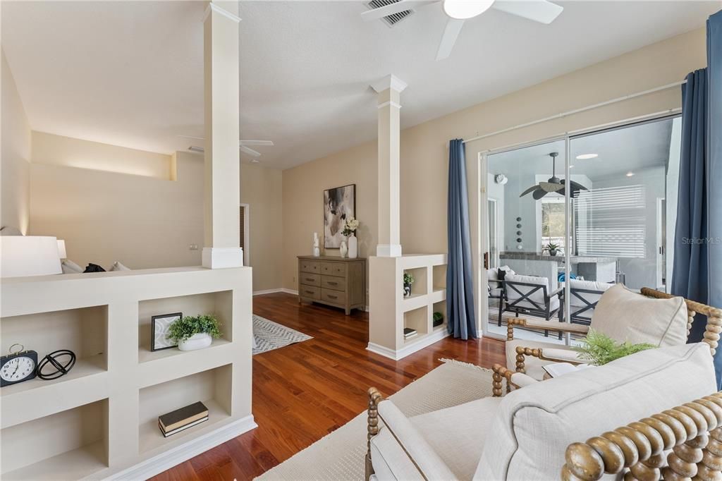 En Venta: $725,000 (4 camas, 3 baños, 2531 Pies cuadrados)