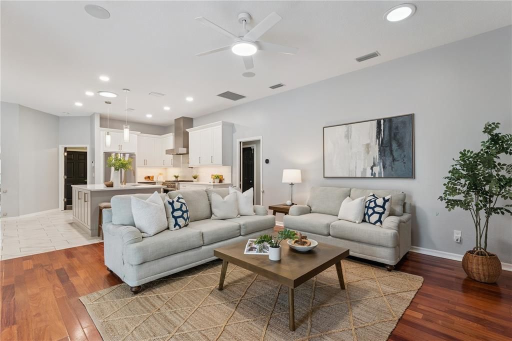 En Venta: $725,000 (4 camas, 3 baños, 2531 Pies cuadrados)