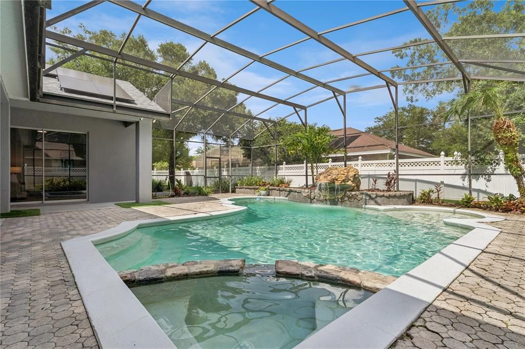 En Venta: $725,000 (4 camas, 3 baños, 2531 Pies cuadrados)