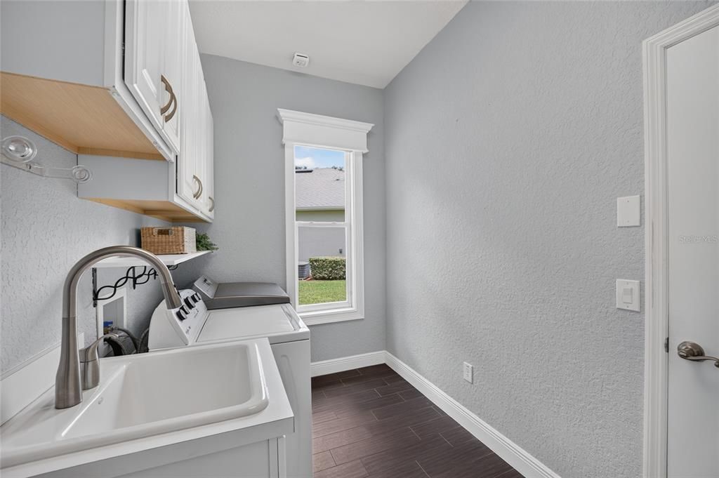 En Venta: $449,000 (3 camas, 2 baños, 2326 Pies cuadrados)