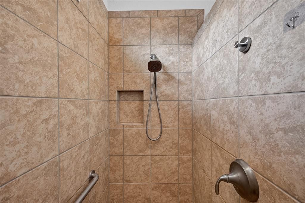 En Venta: $449,000 (3 camas, 2 baños, 2326 Pies cuadrados)
