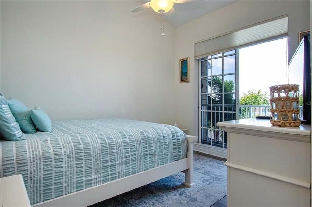 En Venta: $335,000 (2 camas, 2 baños, 1258 Pies cuadrados)