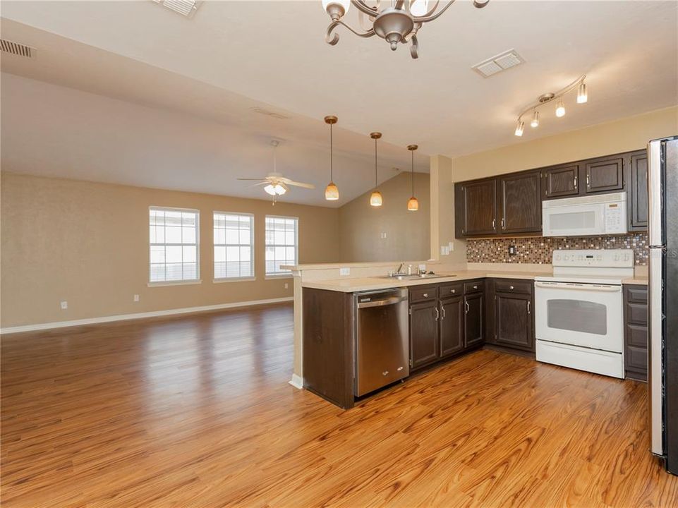 For Rent: $1,800 (2 beds, 2 baths, 1254 Square Feet)