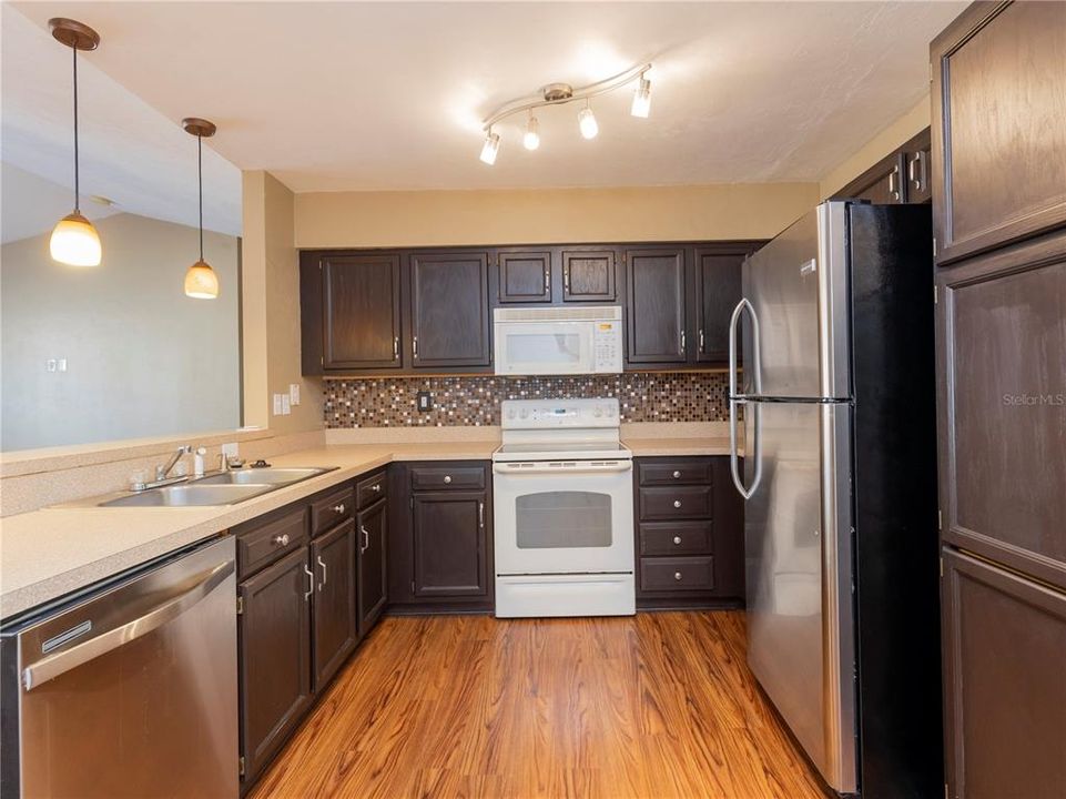 For Rent: $1,800 (2 beds, 2 baths, 1254 Square Feet)