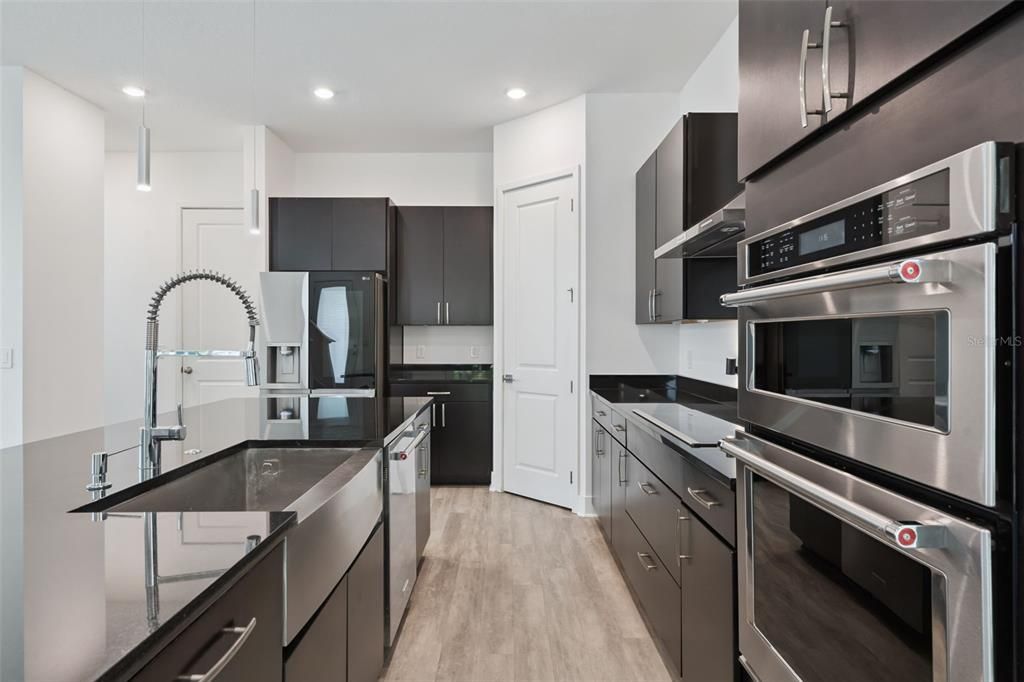 For Sale: $515,000 (3 beds, 2 baths, 2082 Square Feet)