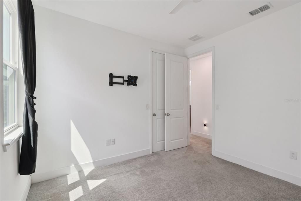 For Sale: $515,000 (3 beds, 2 baths, 2082 Square Feet)