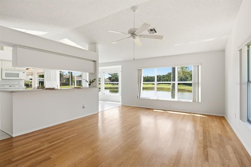 For Sale: $349,000 (2 beds, 2 baths, 1824 Square Feet)