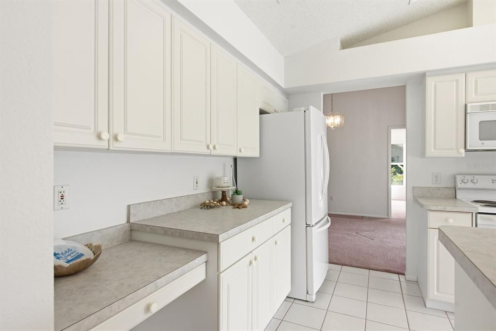 For Sale: $349,000 (2 beds, 2 baths, 1824 Square Feet)