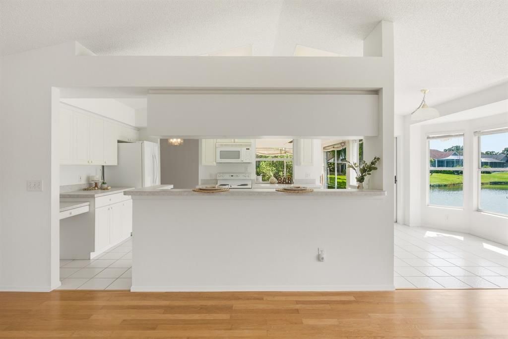 For Sale: $349,000 (2 beds, 2 baths, 1824 Square Feet)