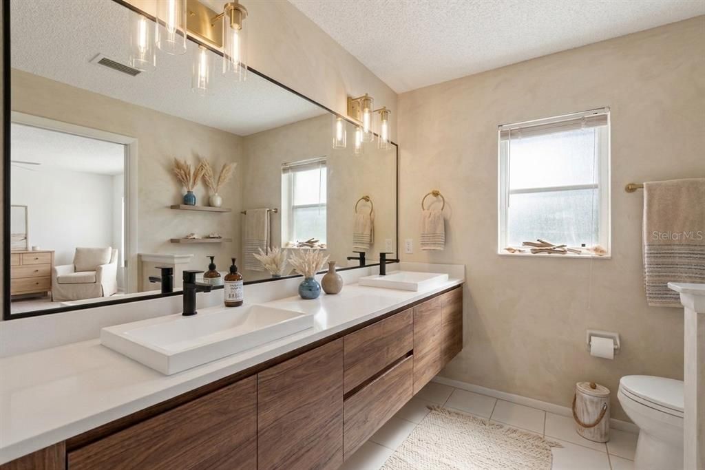 For Sale: $349,000 (2 beds, 2 baths, 1824 Square Feet)