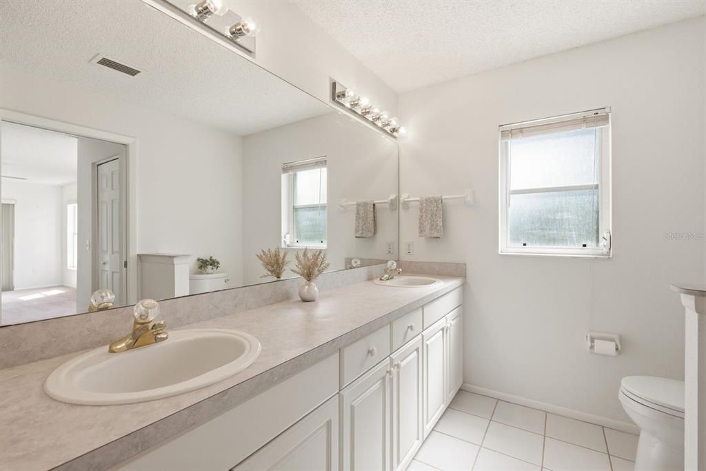 For Sale: $349,000 (2 beds, 2 baths, 1824 Square Feet)