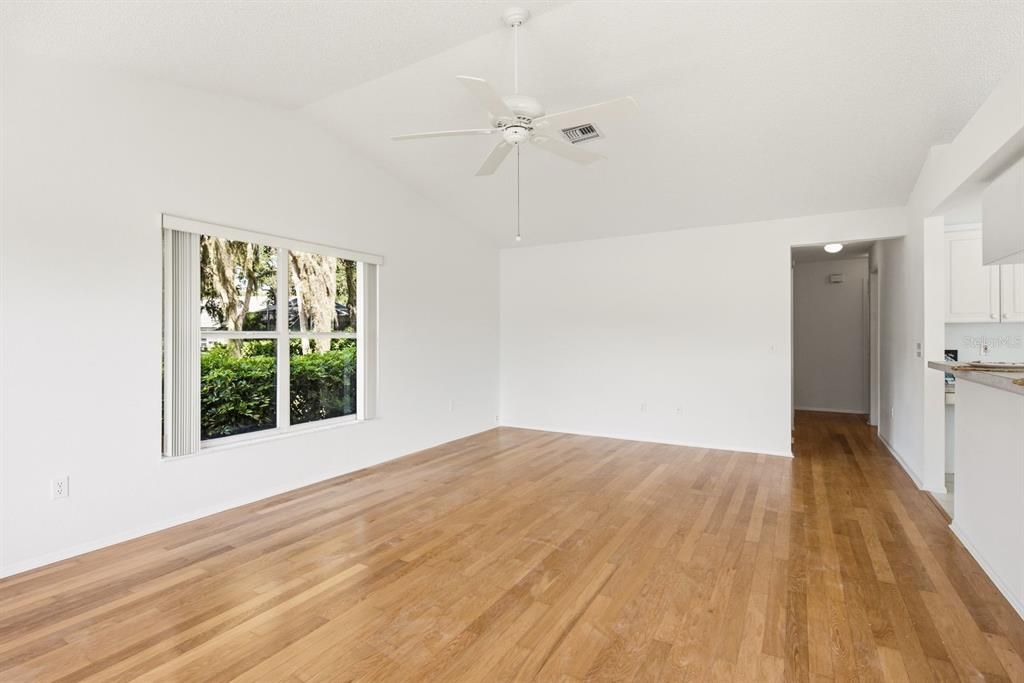 For Sale: $349,000 (2 beds, 2 baths, 1824 Square Feet)