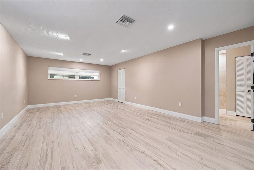En Venta: $890,000 (3 camas, 2 baños, 2758 Pies cuadrados)