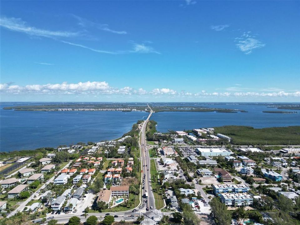 En Venta: $890,000 (3 camas, 2 baños, 2758 Pies cuadrados)