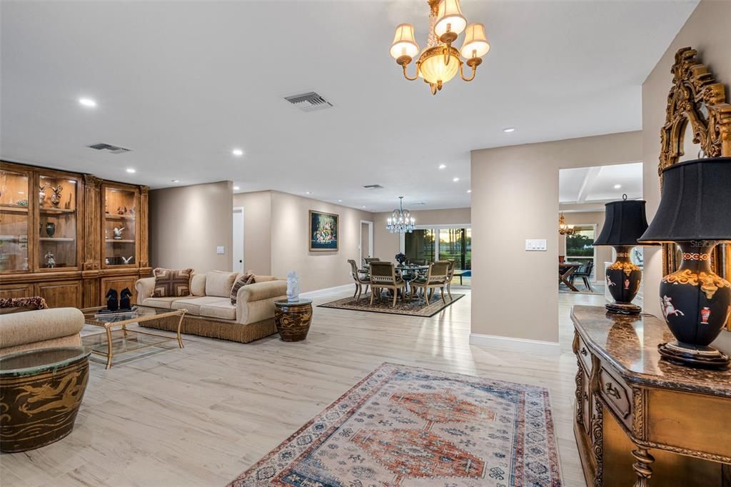 En Venta: $890,000 (3 camas, 2 baños, 2758 Pies cuadrados)
