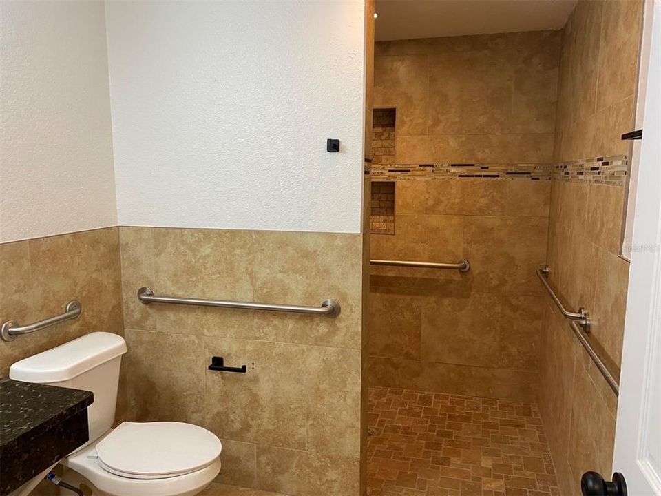 En Venta: $925,000 (4 camas, 2 baños, 2552 Pies cuadrados)