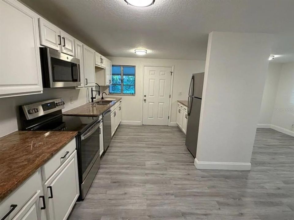 En Venta: $925,000 (4 camas, 2 baños, 2552 Pies cuadrados)