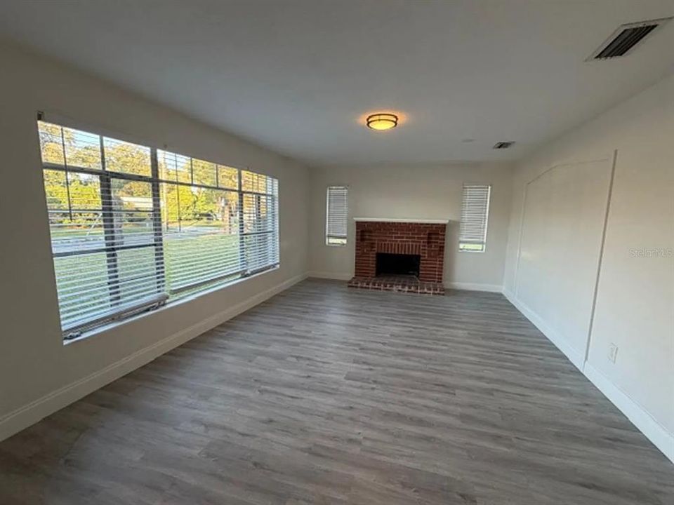 En Venta: $925,000 (4 camas, 2 baños, 2552 Pies cuadrados)