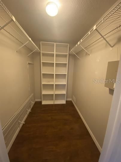 Activo con contrato: $1,900 (3 camas, 2 baños, 1327 Pies cuadrados)
