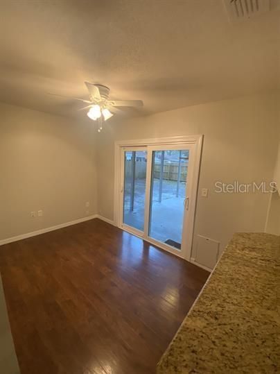 Activo con contrato: $1,900 (3 camas, 2 baños, 1327 Pies cuadrados)