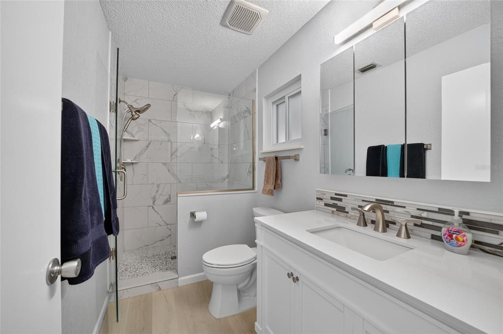 На продажу: $169,900 (2 спален, 2 ванн, 1531 Квадратных фут)