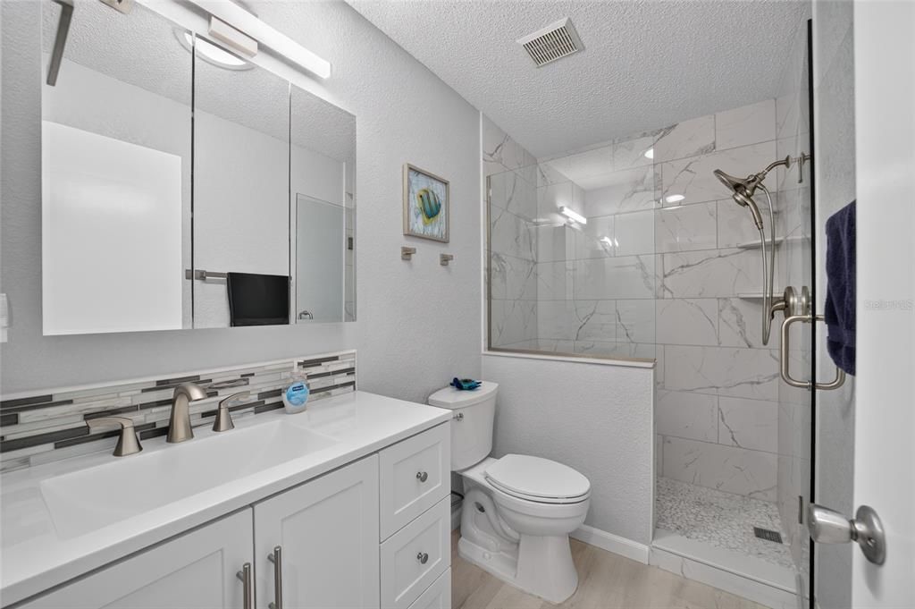 На продажу: $169,900 (2 спален, 2 ванн, 1531 Квадратных фут)
