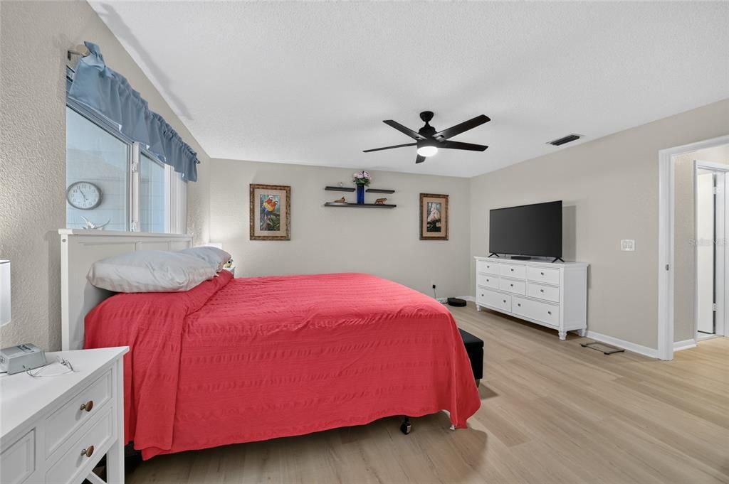 На продажу: $169,900 (2 спален, 2 ванн, 1531 Квадратных фут)
