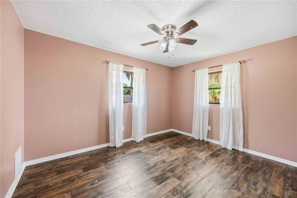 En Venta: $550,000 (3 camas, 2 baños, 1549 Pies cuadrados)