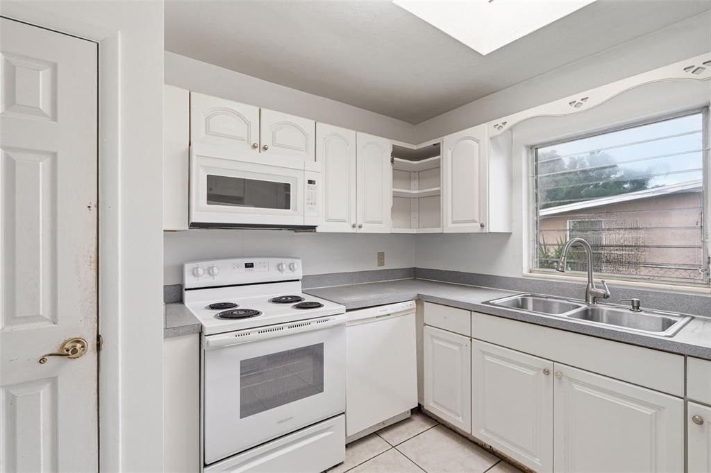 For Sale: $199,900 (3 beds, 1 baths, 1195 Square Feet)